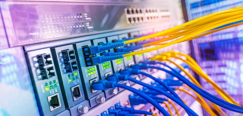 Internet entreprise, quelles options choisir pour garantir performance et fiabilité