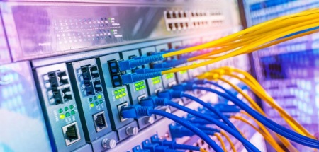 Internet entreprise, quelles options choisir pour garantir performance et fiabilité